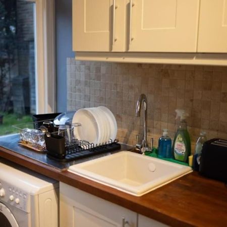 Manor Court Apartment London Bagian luar foto