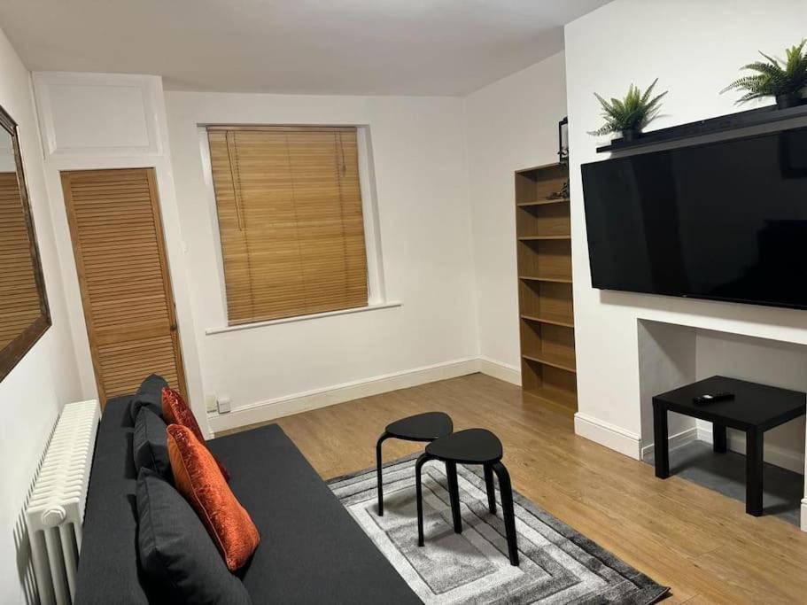 Manor Court Apartment London Bagian luar foto