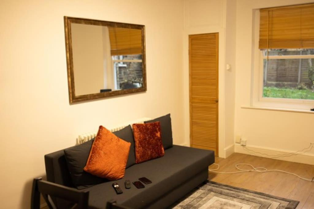 Manor Court Apartment London Bagian luar foto