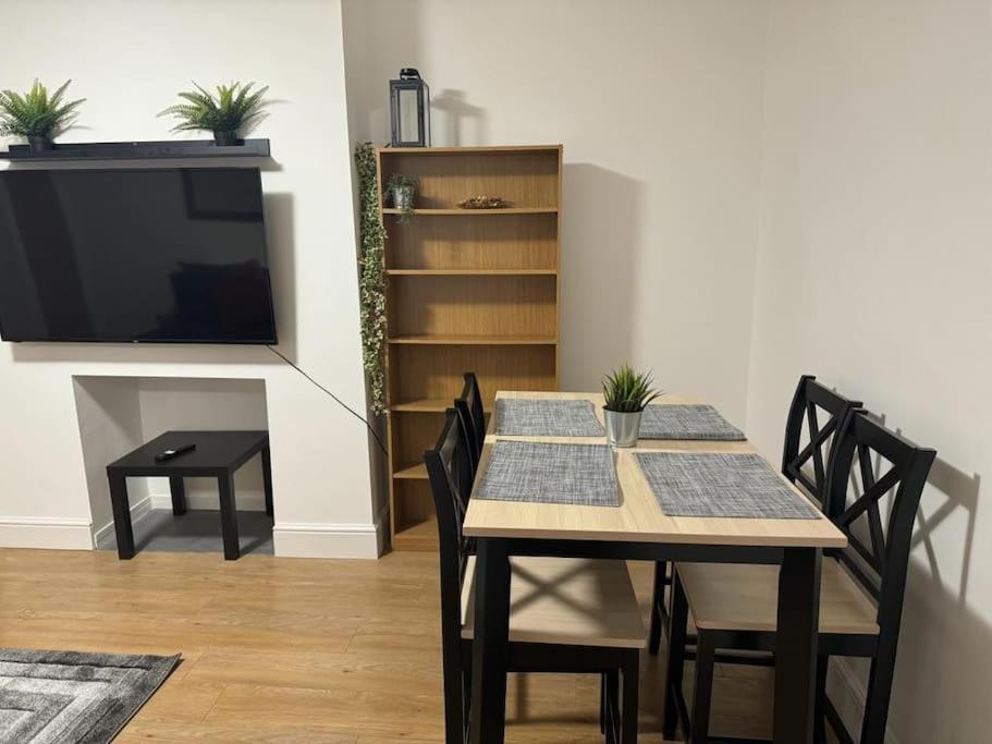 Manor Court Apartment London Bagian luar foto